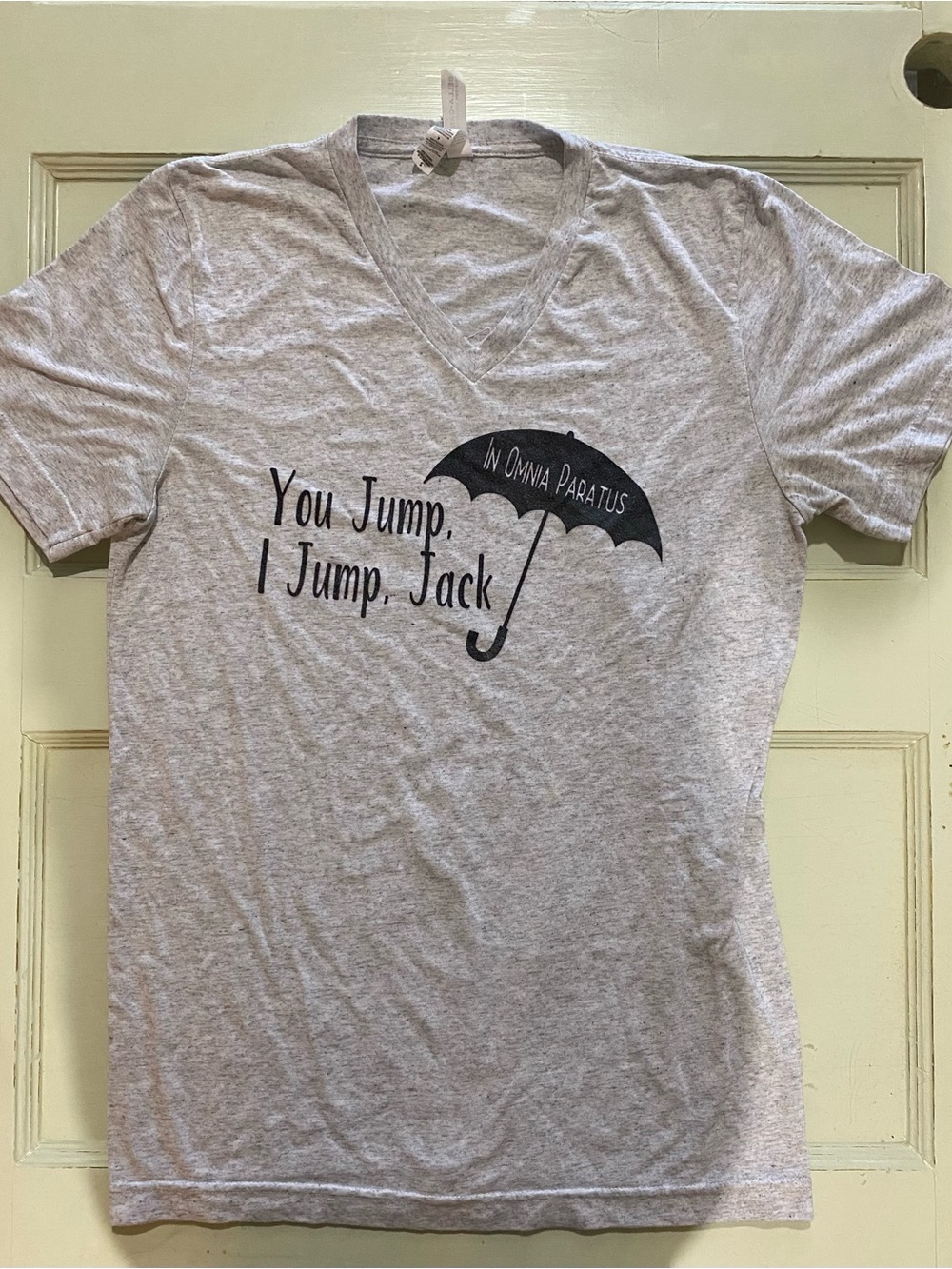 💕3/$20💕 “In Omnia Paratus” Women’s Shirt Size S